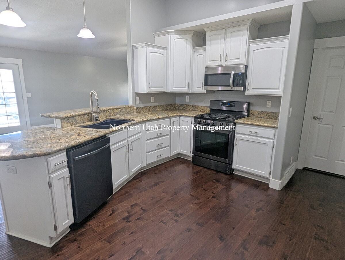 1041 Allen Peak Cir - Photo 6 of 29