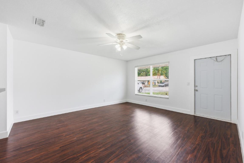 970 Kenbar Ave - Photo 2 of 6