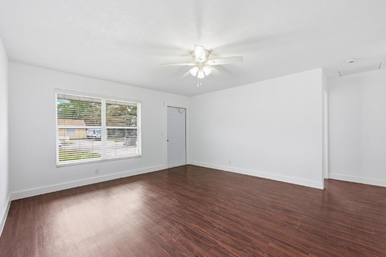 970 Kenbar Ave - Photo 3 of 6