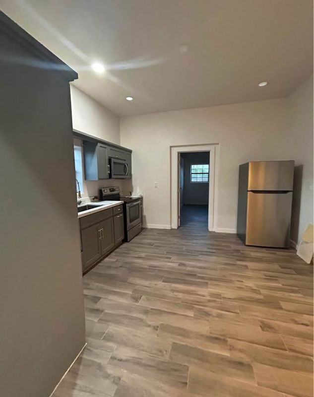 1635 W Rogers Rd - Photo 2 of 15