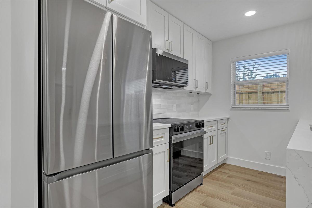 416 W Mango St - Photo 3 of 5