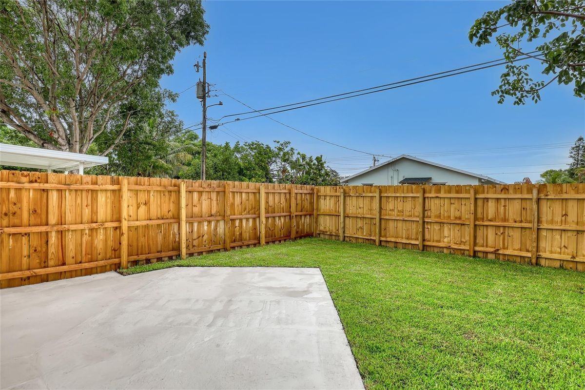 416 W Mango St - Photo 5 of 5