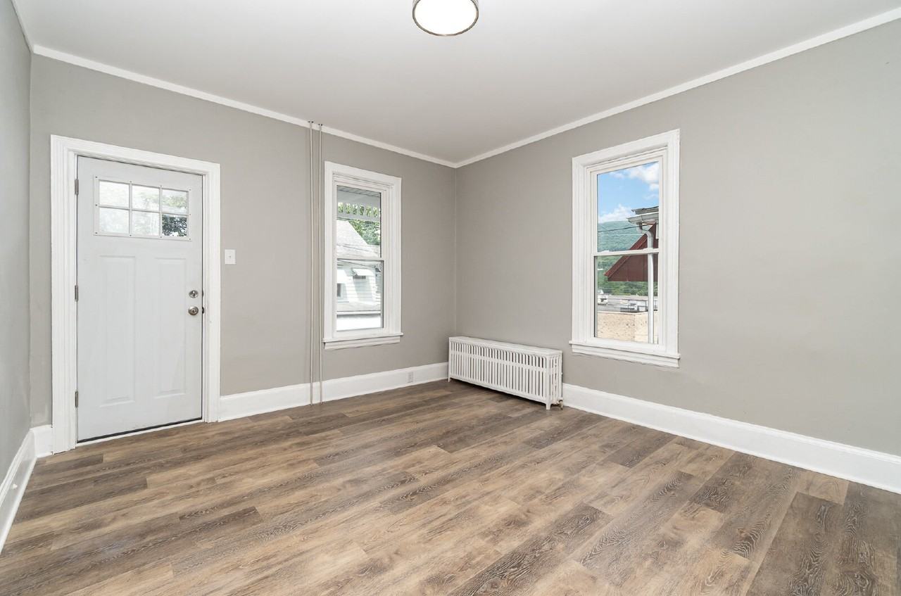 609 Spruce St - Photo 5 of 26