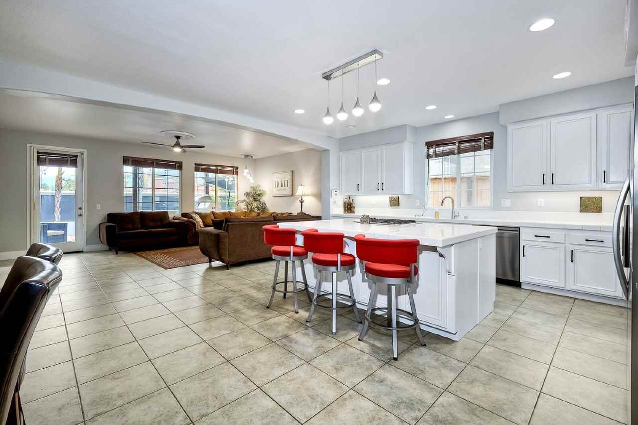 561 Rush Dr - Photo 5 of 25