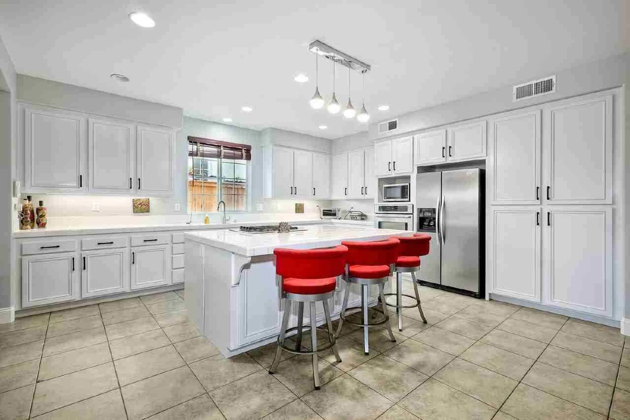 561 Rush Dr - Photo 6 of 25