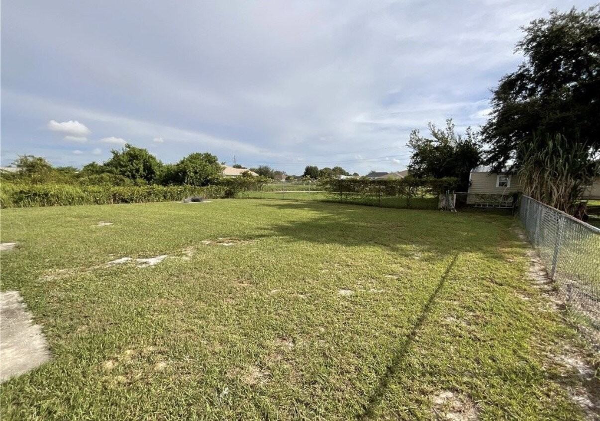 4724 Manatee Dr - Photo 3 of 3