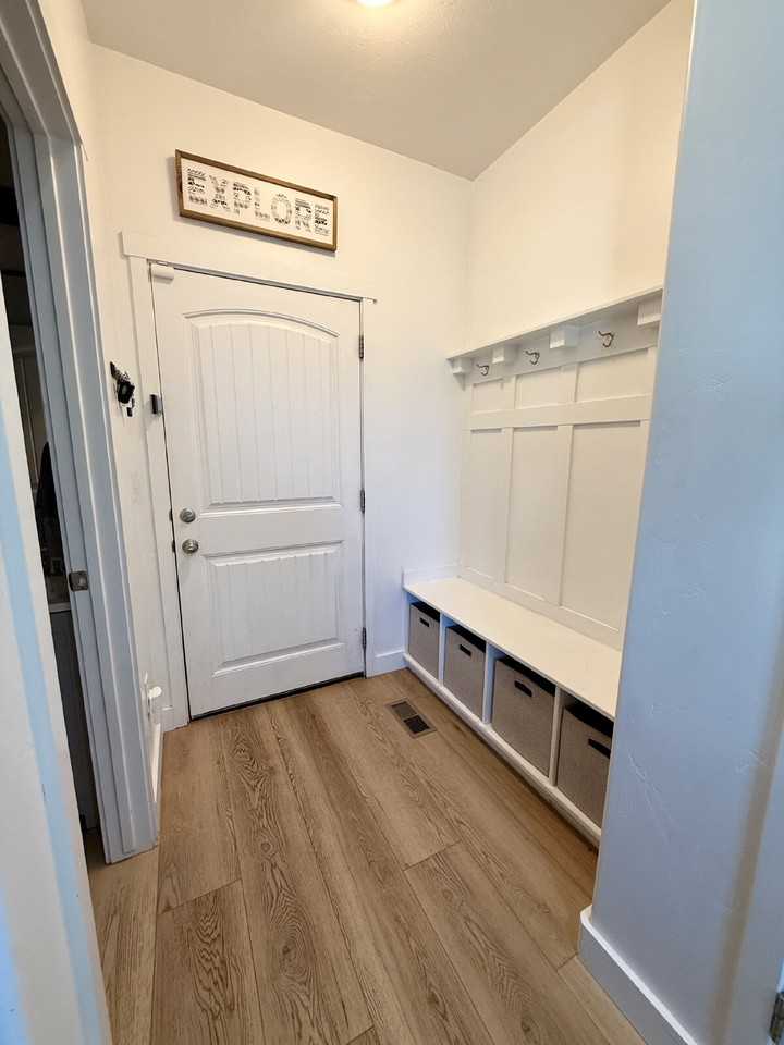 623 S Jubilee Dr - Photo 3 of 29