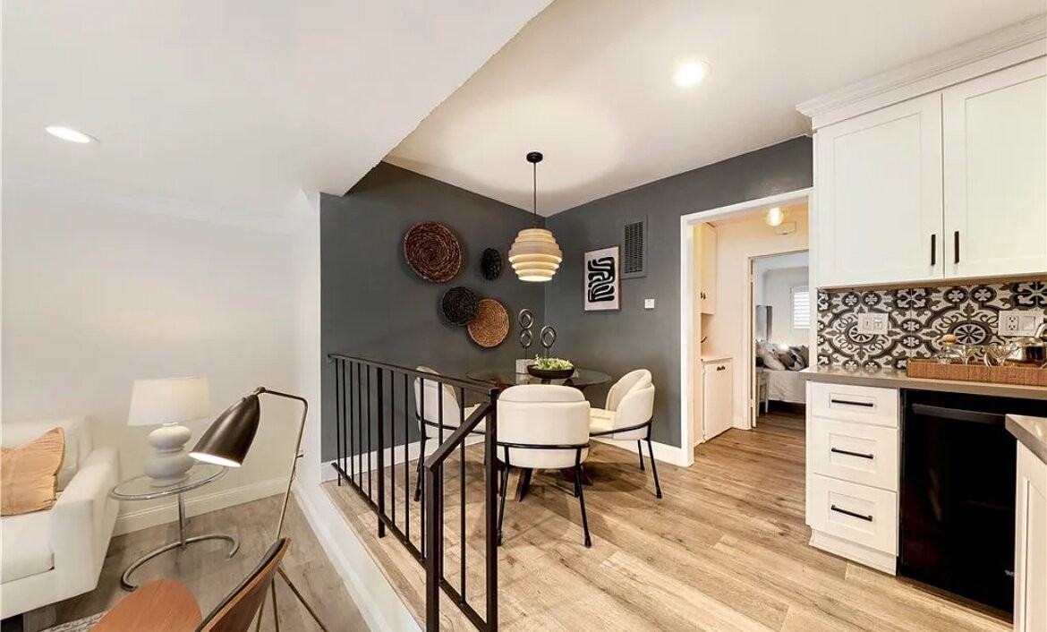 837 11th St - Photo 2 of 20