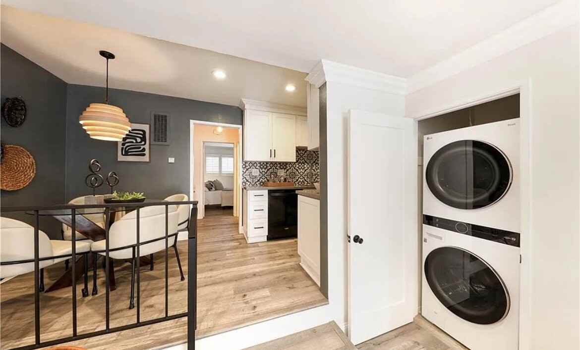 837 11th St - Photo 3 of 20