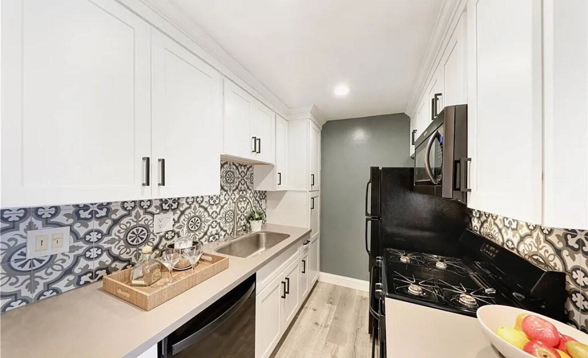 837 11th St - Photo 4 of 20