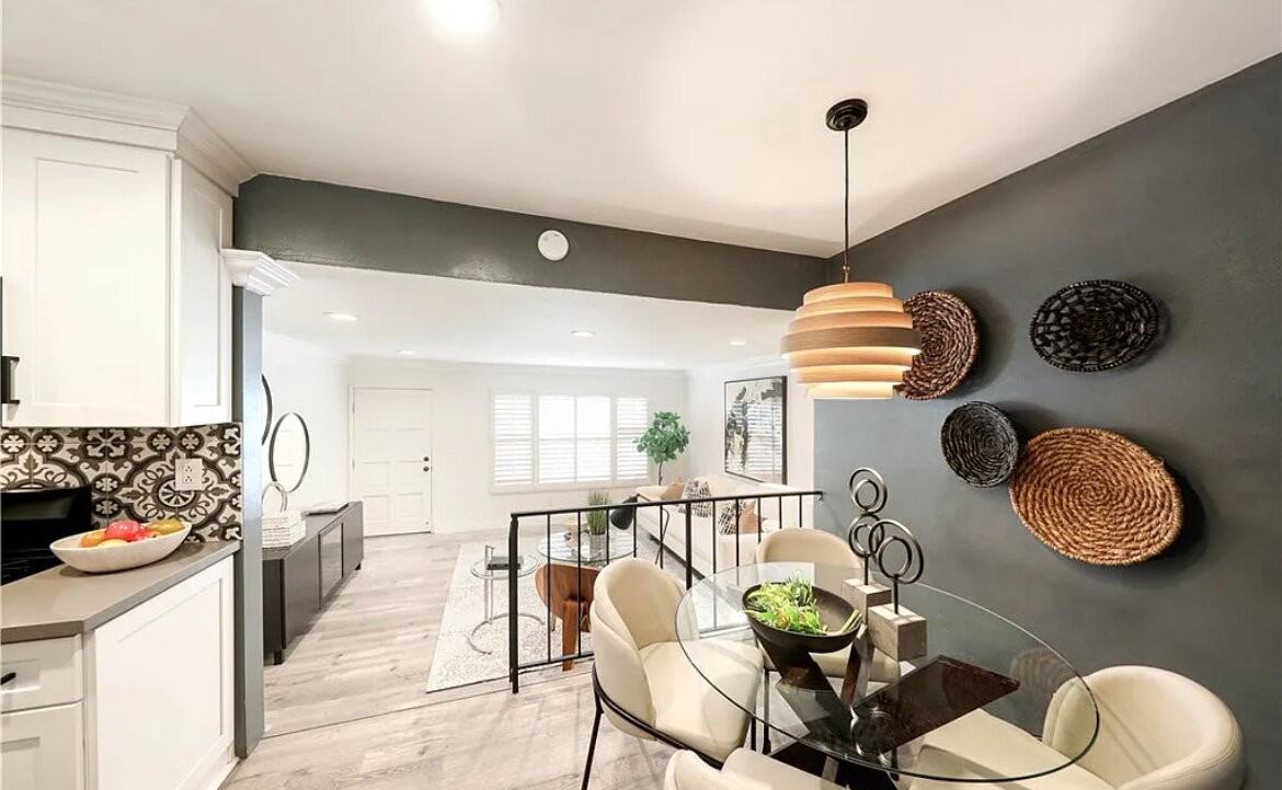 837 11th St - Photo 5 of 20