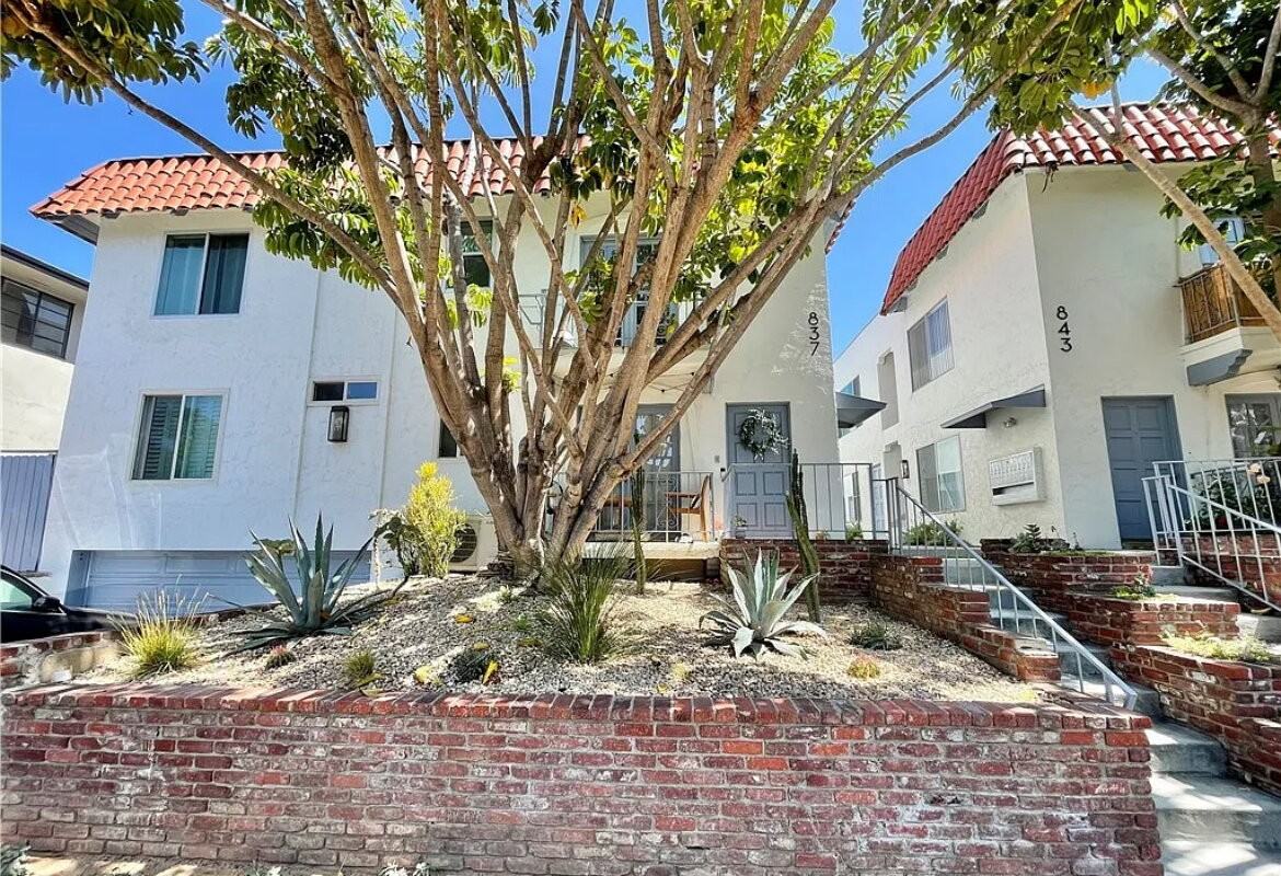 837 11th St - Photo 6 of 20