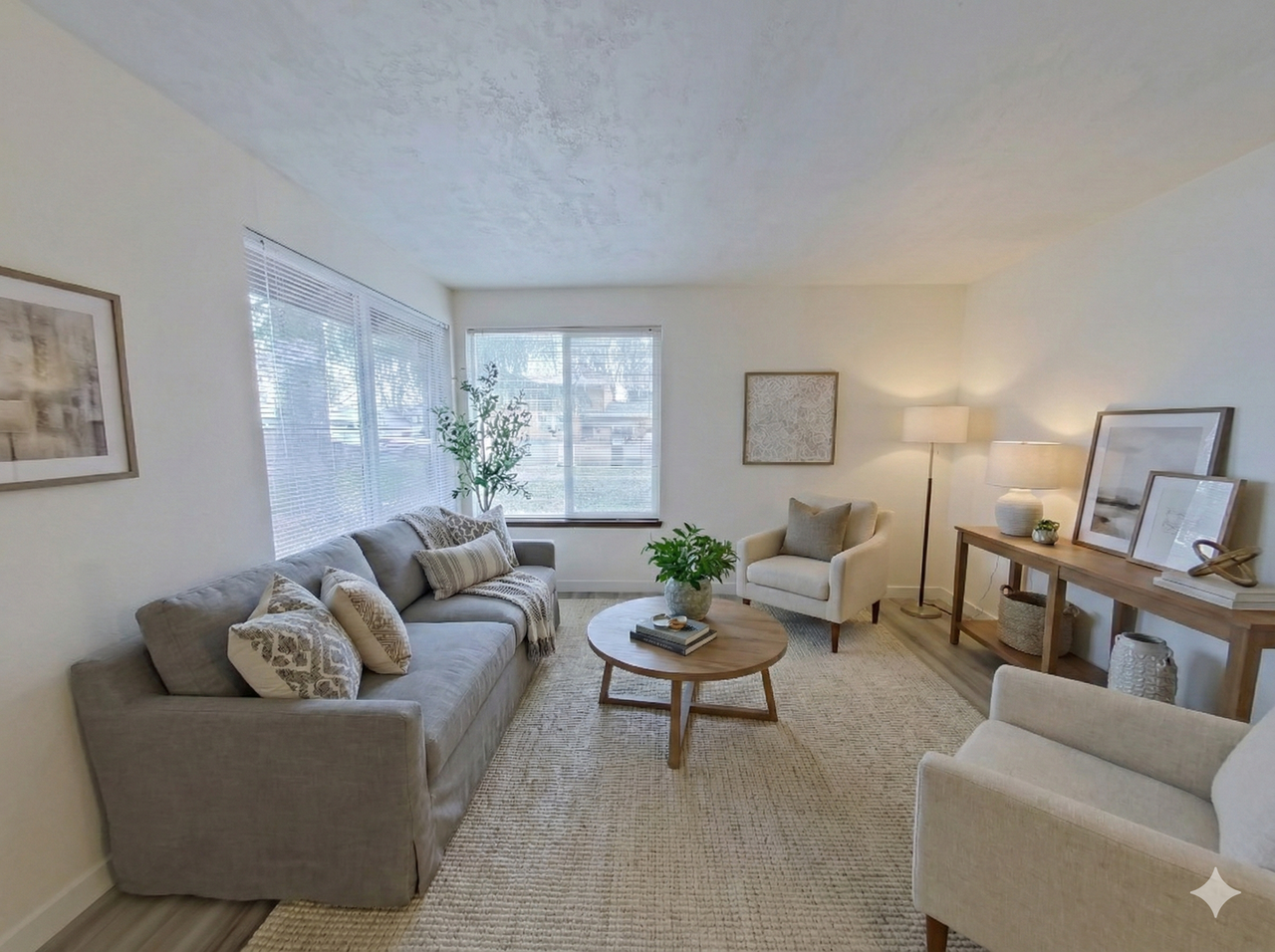 685 Nw Linden Ave - Photo 2 of 18