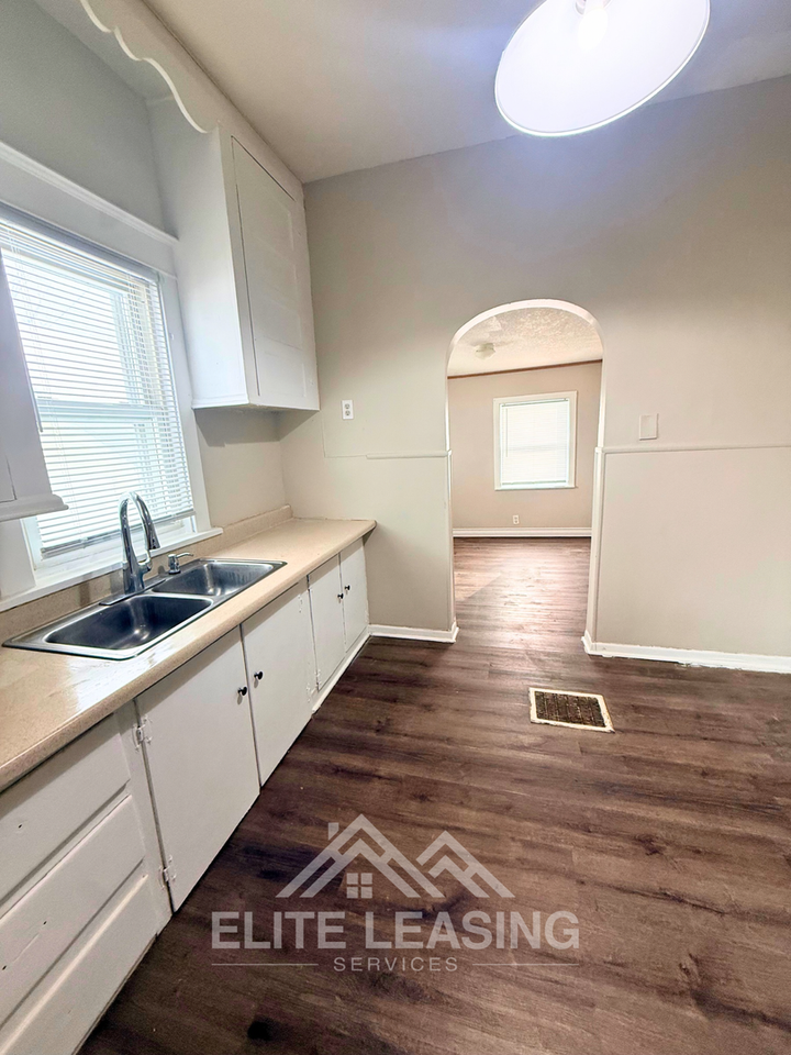 919 Sw 4th St - Photo 3 of 10