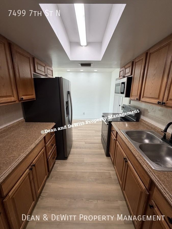 7499 7th St N - Photo 5 of 22