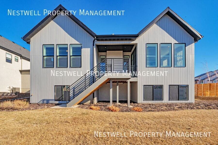 1943 N Ostler Peak Rd - Photo 2 of 29