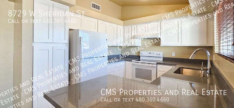 8729 W Sheridan St - Photo 7 of 30