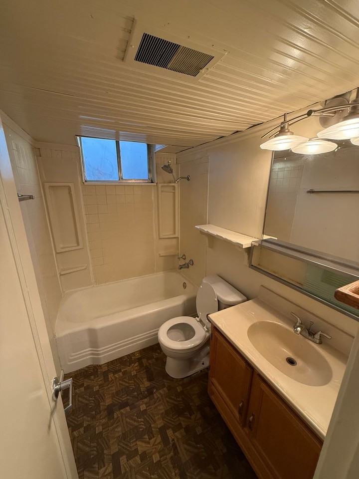 1270 E Sherman Ave - Photo 5 of 8