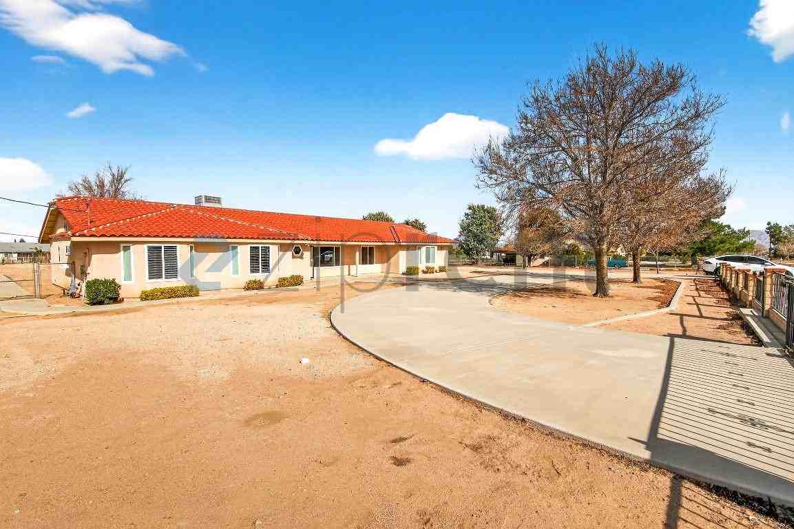 15380 Mission St - Photo 2 of 30