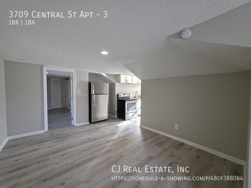 3709 Central St #3 - Photo 6 of 12