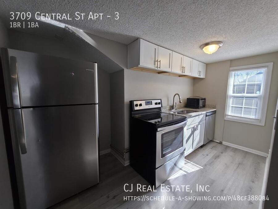 3709 Central St #3 - Photo 7 of 12