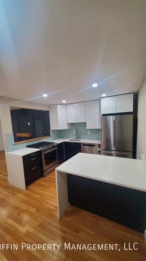 2123 Young St Se #202 - Photo 4 of 4