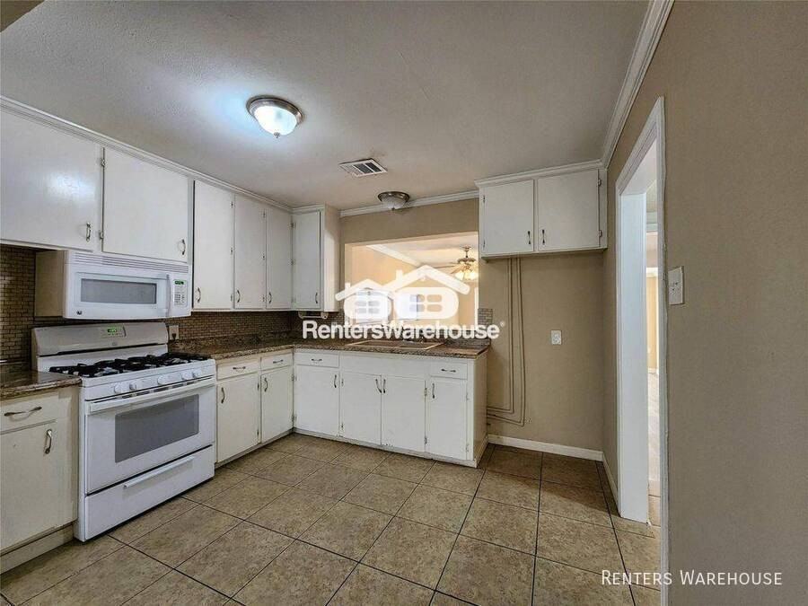 1013 14th Ave N - Photo 3 of 20