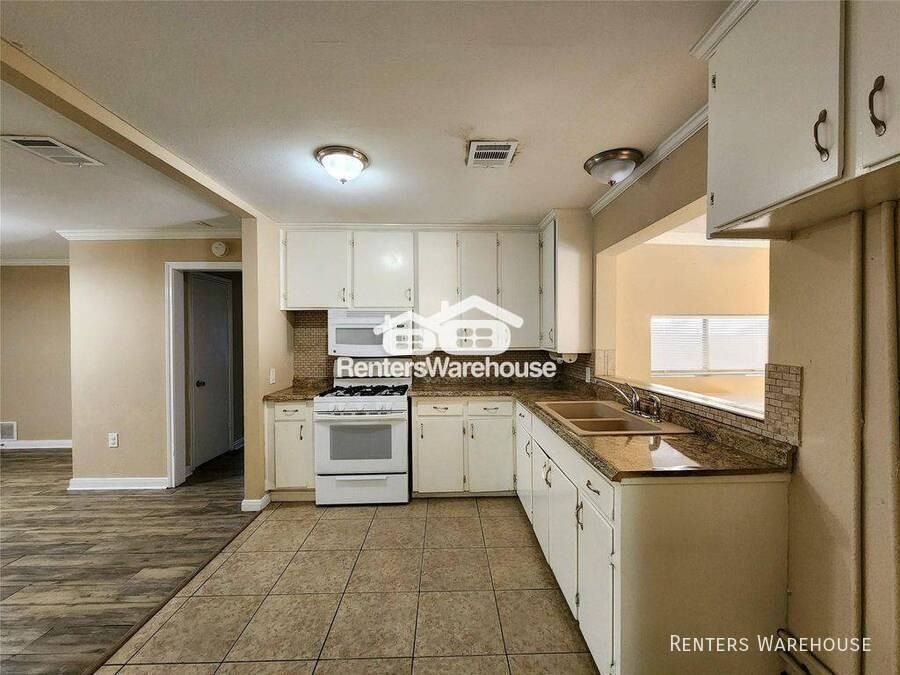 1013 14th Ave N - Photo 4 of 20