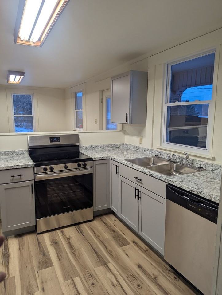 107 E Sycamore St - Photo 2 of 14