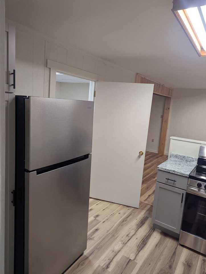 107 E Sycamore St - Photo 3 of 14