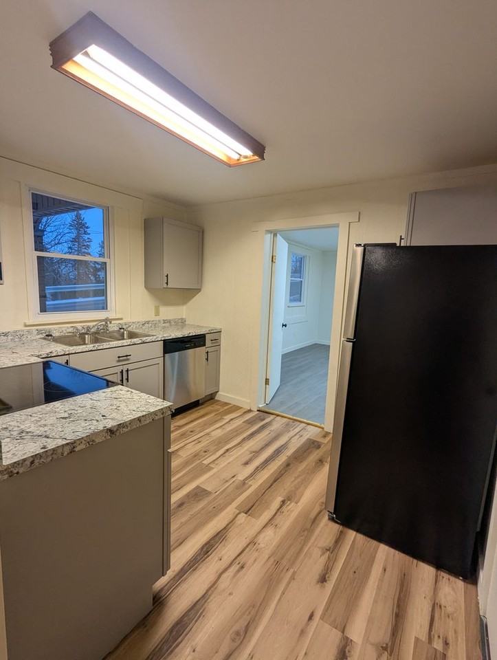 107 E Sycamore St - Photo 6 of 14