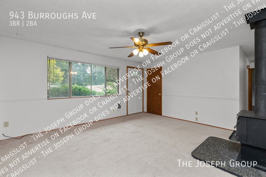 943 Burroughs Ave - Photo 4 of 43