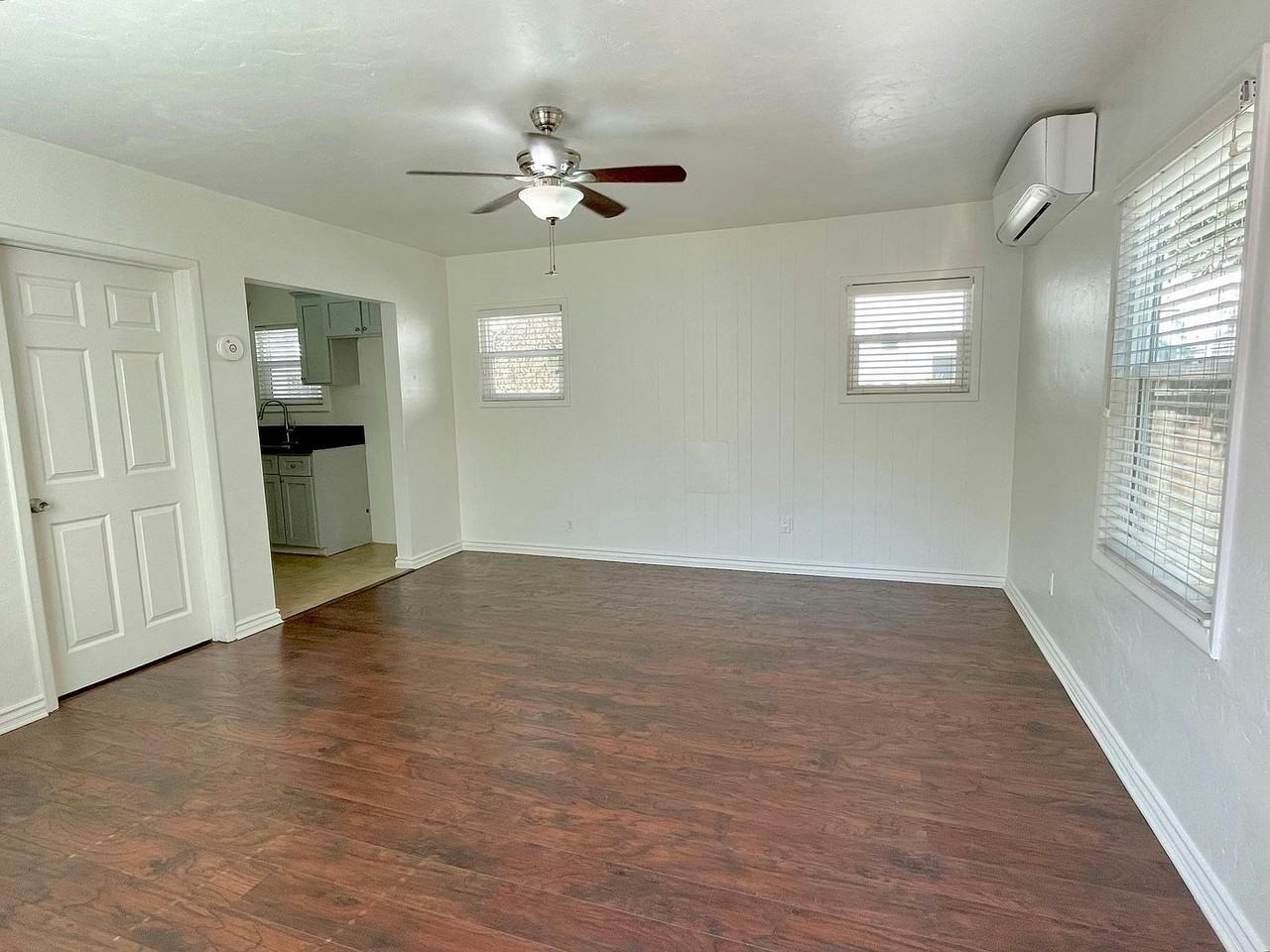 233 West 10th Street - Photo 3 of 10