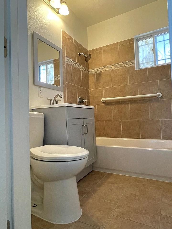 233 West 10th Street - Photo 6 of 10