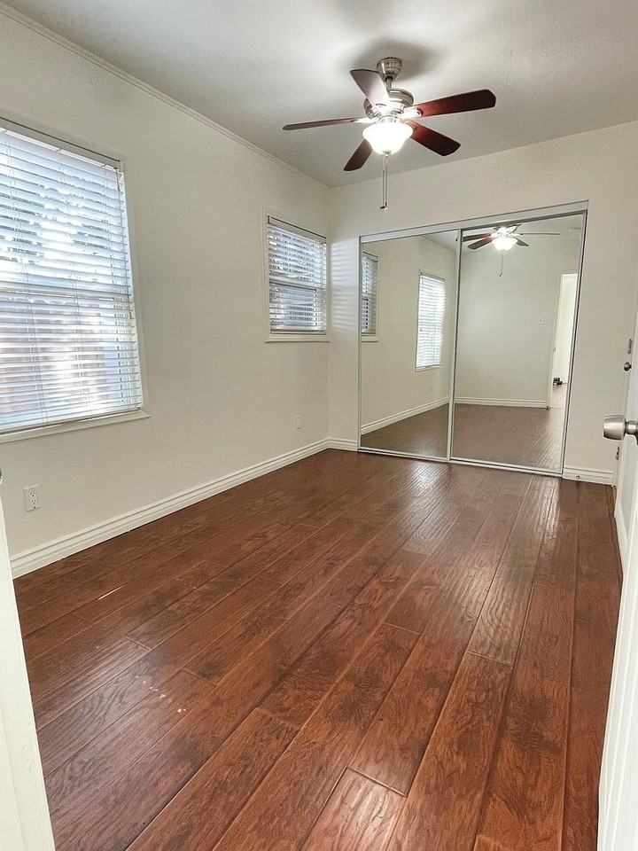 233 West 10th Street - Photo 7 of 10