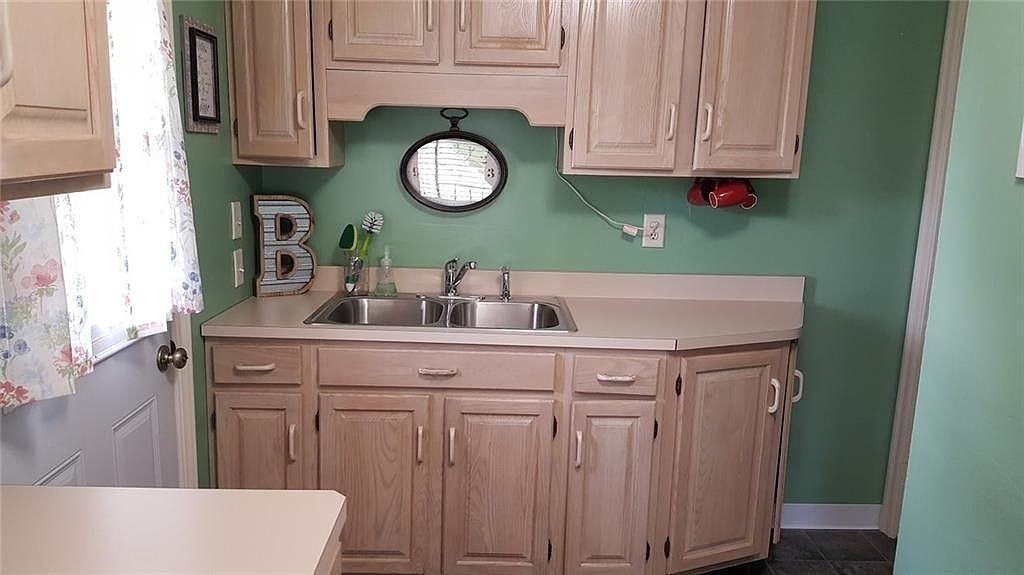 521 Lonsvale Drive - Photo 3 of 17