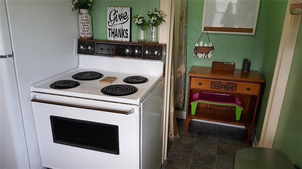 521 Lonsvale Drive - Photo 5 of 17