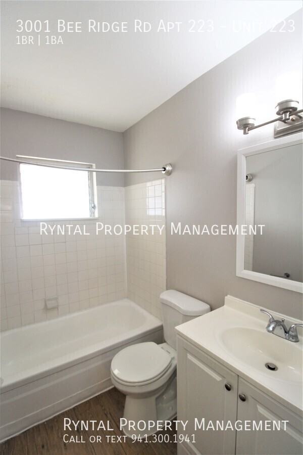 3001 Bee Ridge Rd Apt 223 #223 - Photo 5 of 17