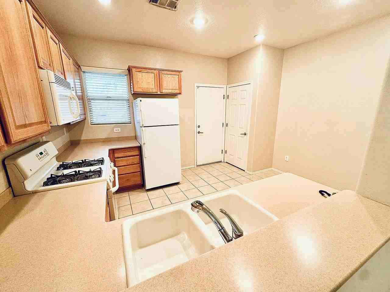 2529 Nashira Street - Photo 5 of 18