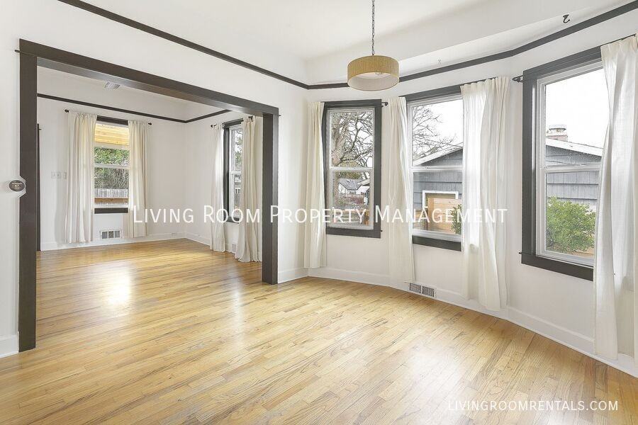 8606 N Gloucester Ave - Photo 3 of 20