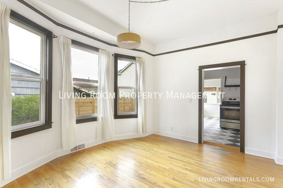 8606 N Gloucester Ave - Photo 5 of 20