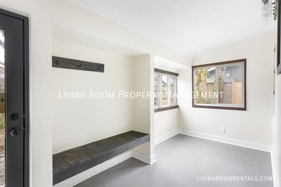 8606 N Gloucester Ave - Photo 7 of 20