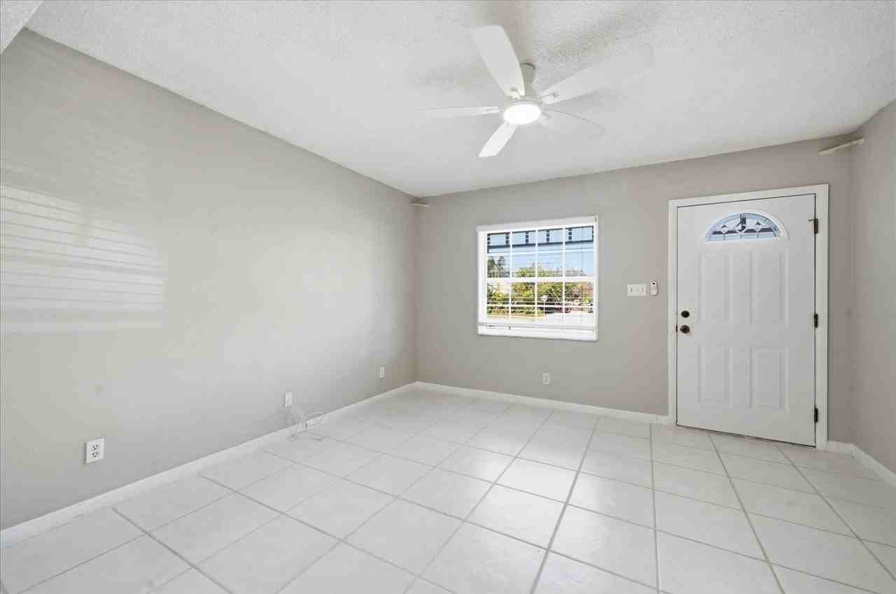 2810 62nd Avenue North - Photo 3 of 28