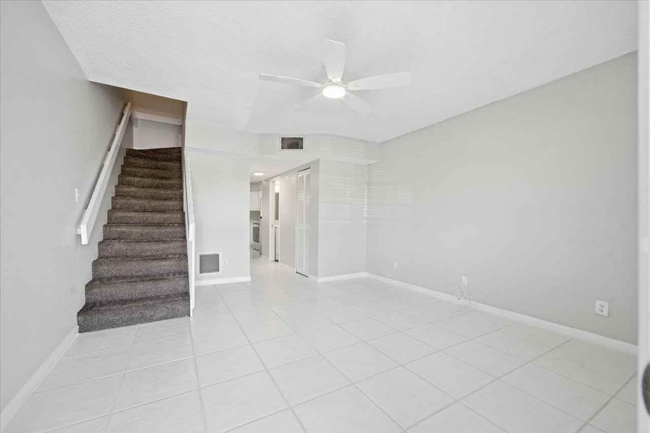 2810 62nd Avenue North - Photo 4 of 28