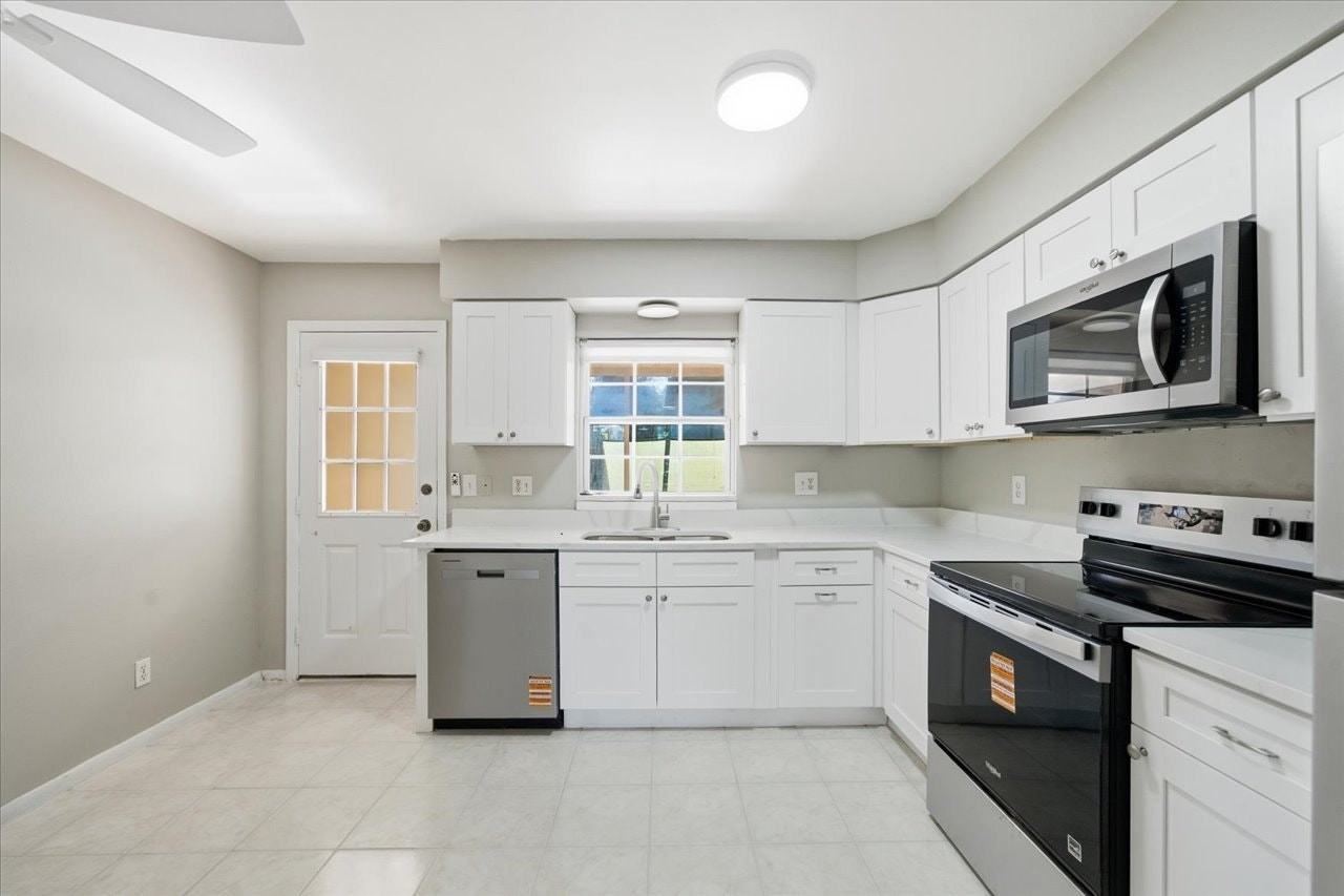 2810 62nd Avenue North - Photo 2 of 15