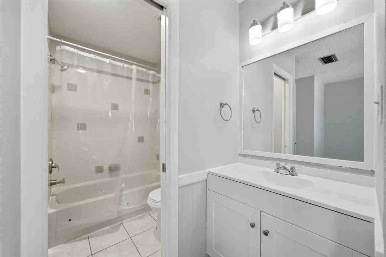 2810 62nd Avenue North - Photo 7 of 15