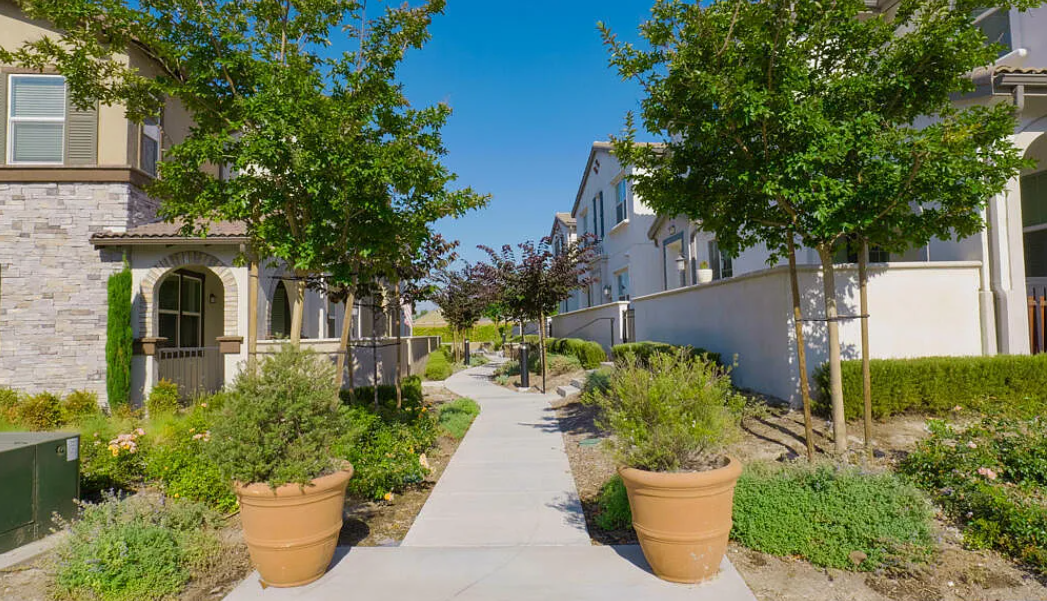 7084 Vernazza Pl - Photo 5 of 50