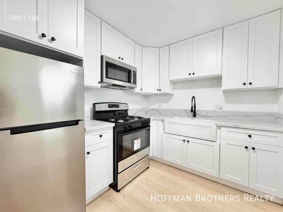 5723 Willowcrest Ave #3 - Photo 3 of 9