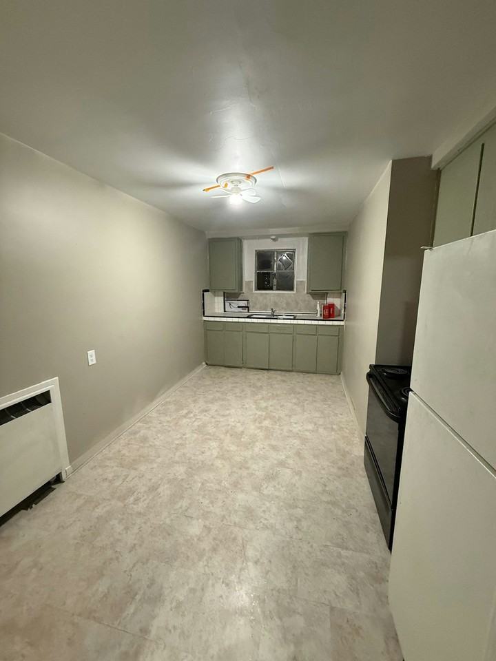 20934 Van Dyke Avenue, Unit Apartment 3 - Photo 6 of 7