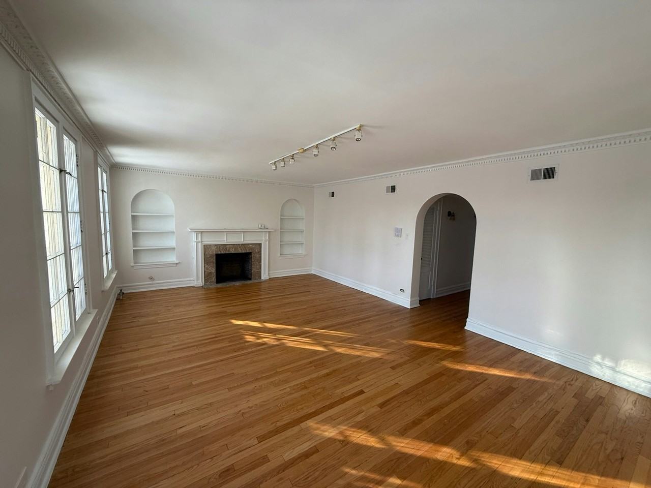 1413 Dobson St, Unit 1 - Photo 2 of 23